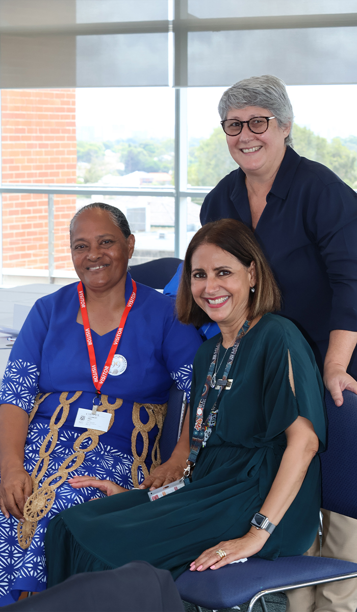 Side_Tongan_Teacher4_900x1200